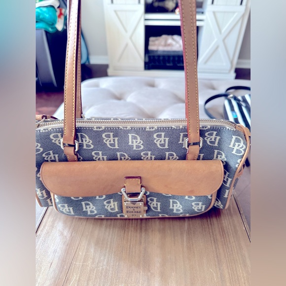 Dooney & Bourke Handbags - 🎄SALE🎄Dooney & Bourke handbag purse